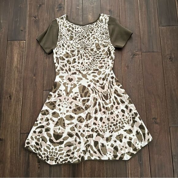 Catherine Malandrino Animal Print Baseball Sleeve Fit & Flare Sweater Dress M - Picture 5 of 5